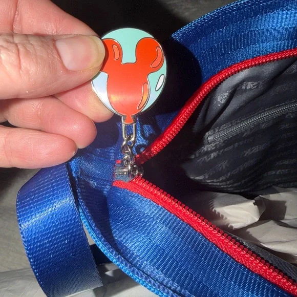 Disney Harvey's Play N' Park Crossbody Bag - Picture 6 of 9